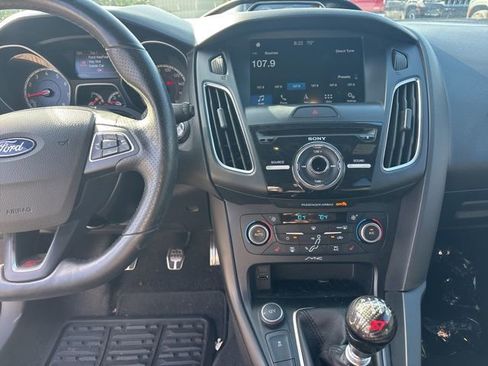 Used 2018 Ford Focus ST w/ Equipment Group 402A image 12