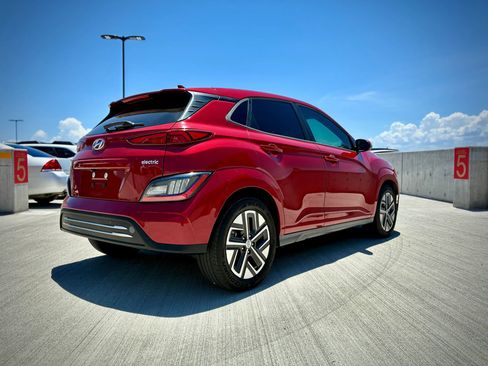 Used 2022 Hyundai Kona Limited FWD image 4