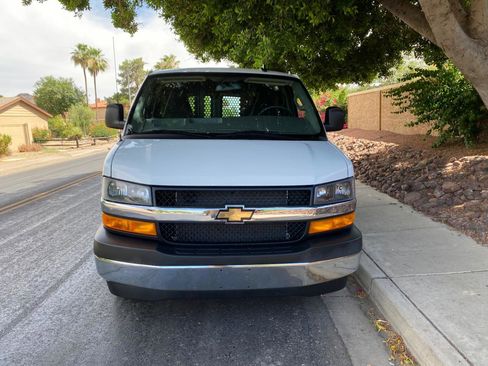 Used 2025 Chevrolet Express 2500 w/ Driver Convenience Package RWD image 3