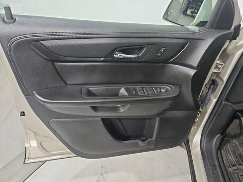 Used 2015 Chevrolet Traverse LT w/ Style and Technology Package FWD image 11