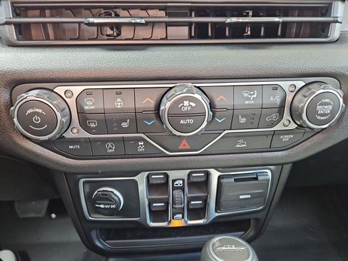 New 2026 Jeep Gladiator Sport image 28