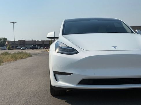 Used 2022 Tesla Model Y Long Range AWD/4WD image 4