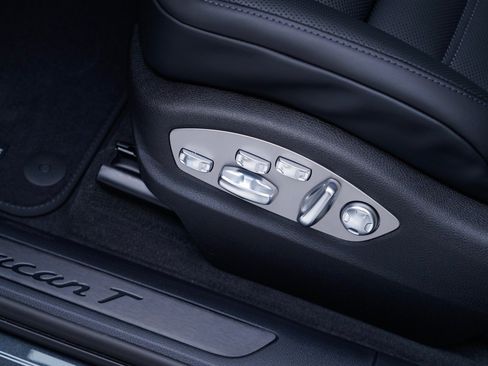 Certified 2026 Porsche Macan Turbo AWD/4WD image 15