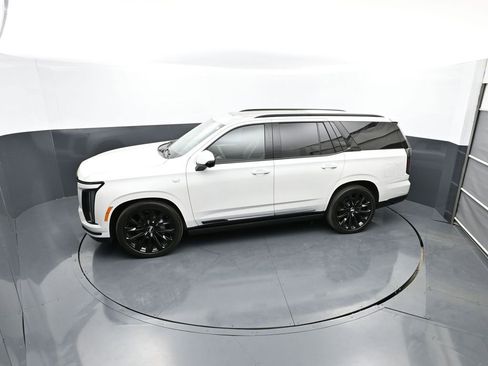 Used 2025 Cadillac Escalade Sport Platinum w/ LPO, ONYX Package AWD/4WD image 40