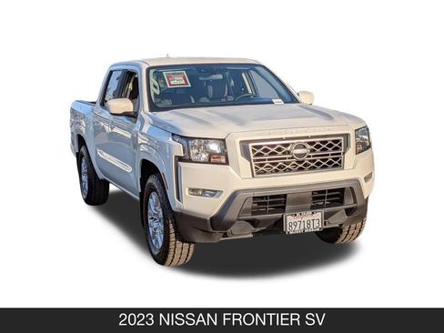 Used 2023 Nissan Frontier SV w/ SV Convenience Package RWD image 2