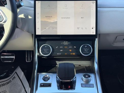 Used 2024 Jaguar XF R-Dynamic SE image 15