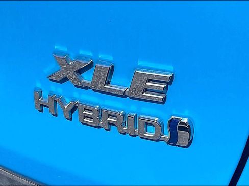 Used 2020 Toyota RAV4 XLE w/ All Weather Liner Package AWD/4WD image 8