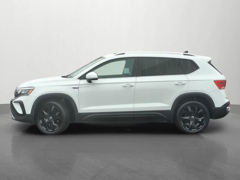 Used 2022 Volkswagen Taos SE w/ Panoramic Sunroof Package AWD/4WD image 3