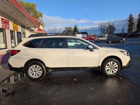 Used 2019 Subaru Outback 2.5i Premium image 18