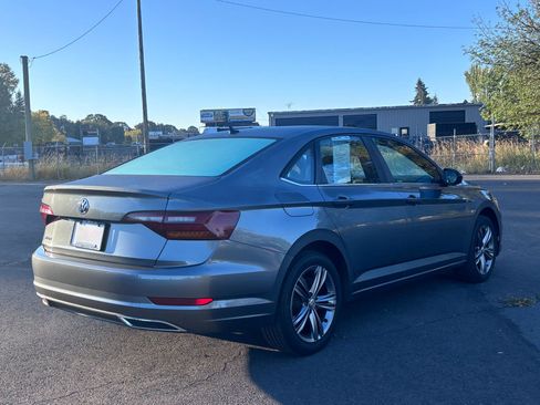 Used 2019 Volkswagen Jetta R-Line image 9