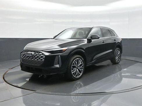 Certified 2025 Audi Q5 Premium w/ Premium Plus AWD/4WD image 3