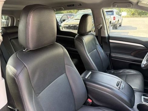 Certified 2017 Toyota Highlander LE FWD image 16
