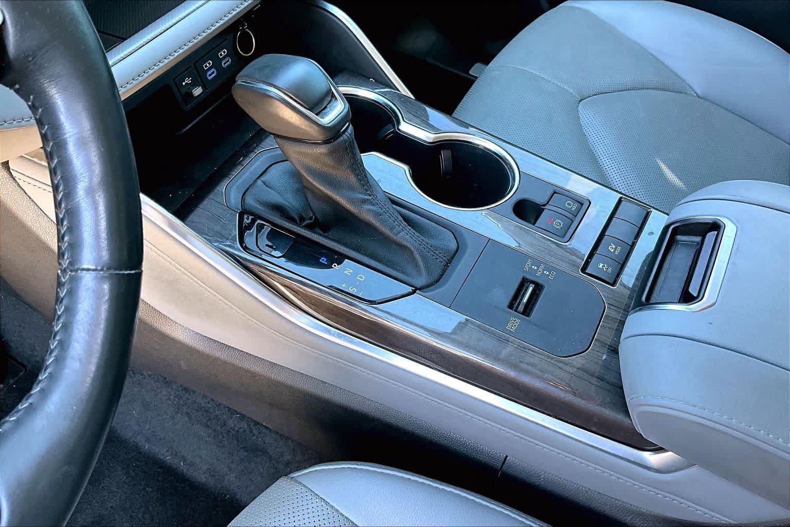Used 2022 Toyota Highlander Limited FWD image 17