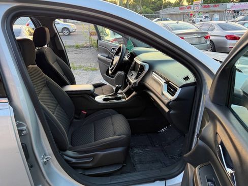 Used 2017 GMC Acadia SLE FWD image 19