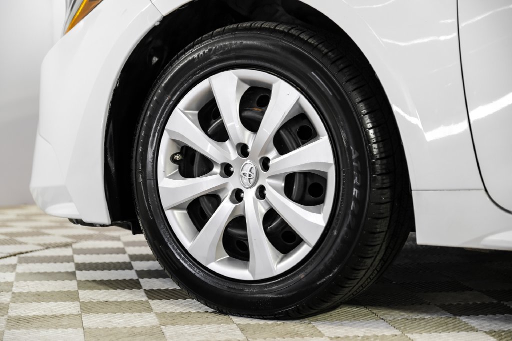 Used 2020 Toyota Corolla LE FWD image 55