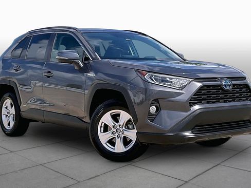 Used 2020 Toyota RAV4 XLE w/ Convenience Package AWD/4WD image 3