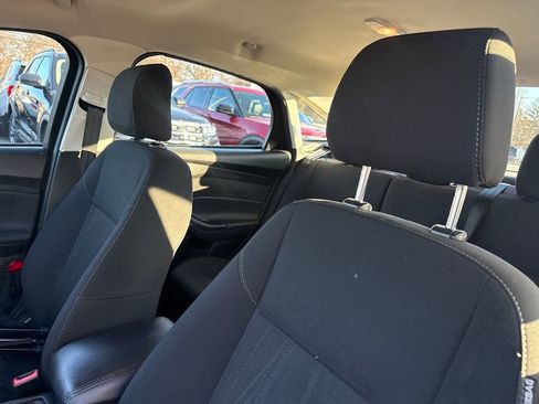 Used 2016 Ford Focus SE w/ SE Power Seat Package image 21