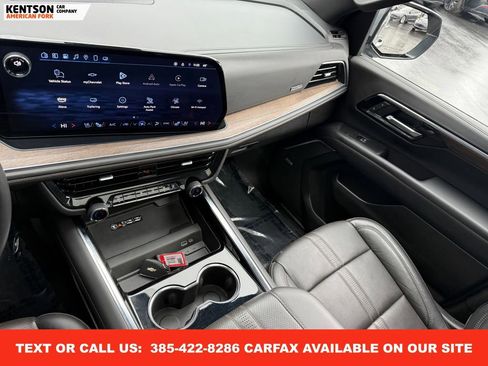 Used 2025 Chevrolet Suburban High Country image 25