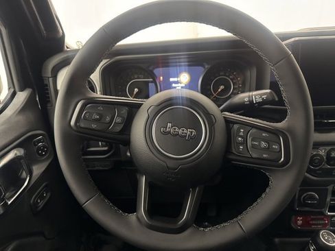 Used 2025 Jeep Gladiator Willys image 9