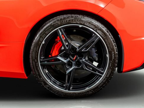 Used 2021 Chevrolet Corvette Stingray Convertible w/ 1LT image 18