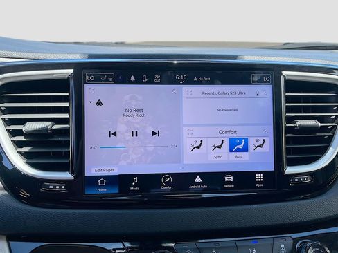 Used 2024 Chrysler Pacifica Touring-L image 14