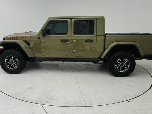 Used 2025 Jeep Gladiator Mojave AWD/4WD image 4