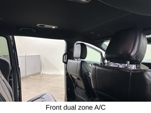 Used 2025 Chrysler Pacifica Select FWD image 23