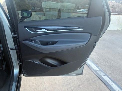 Used 2024 Buick Enclave Premium image 17