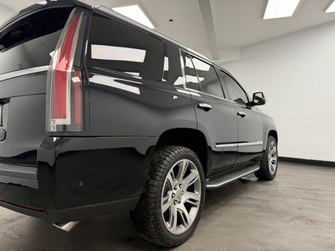 Used 2017 Cadillac Escalade Luxury AWD/4WD image 22