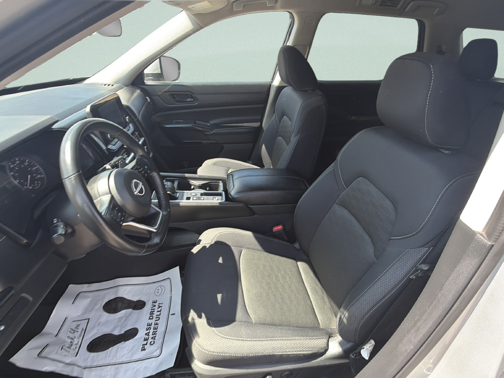Used 2024 Nissan Pathfinder SV FWD image 19