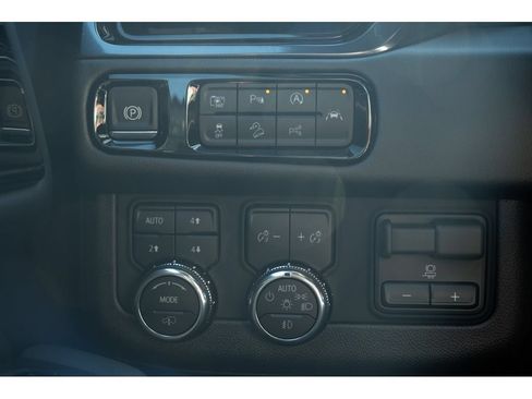 New 2026 GMC Yukon AT4 w/ AT4 Premium Plus Package AWD/4WD image 30