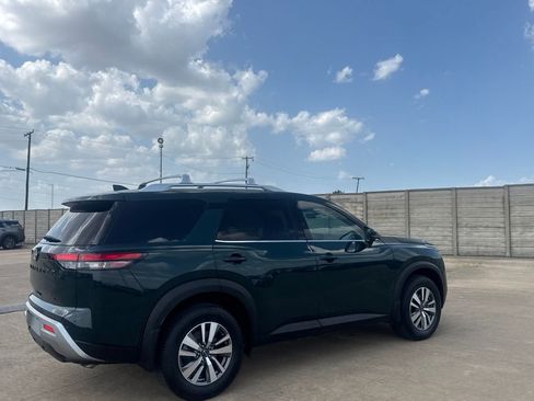 Certified 2023 Nissan Pathfinder SL w/ Black Appearance Package FWD image 22