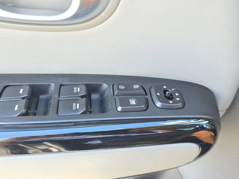 Used 2016 Kia Soul + w/ Primo Package FWD image 21
