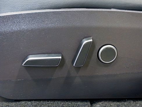 Used 2022 Tesla Model Y Performance AWD/4WD image 6