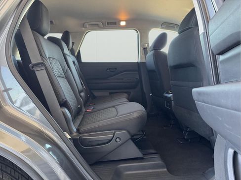 Used 2025 Nissan Pathfinder SV FWD image 22