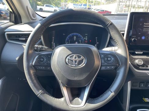 Used 2023 Toyota Corolla Cross XLE w/ Convenience Package AWD/4WD image 16