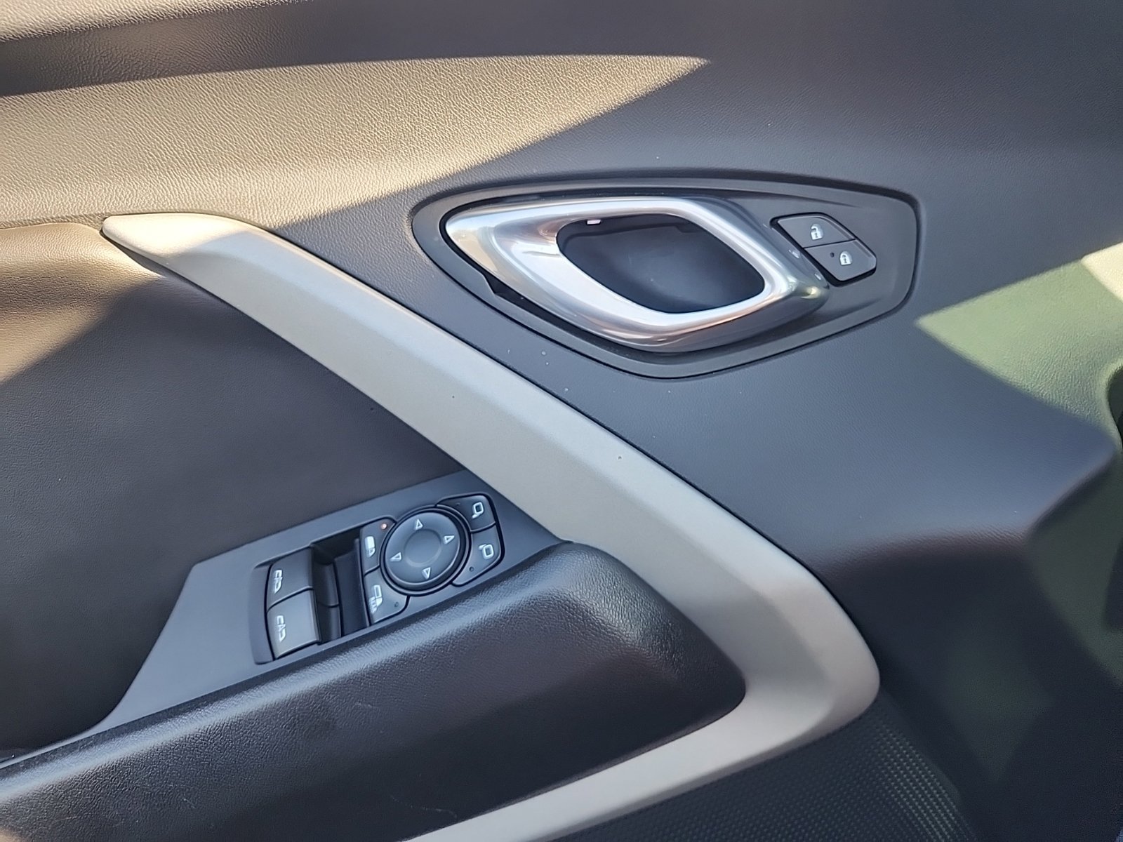 Used 2023 Chevrolet Camaro LT RWD image 28