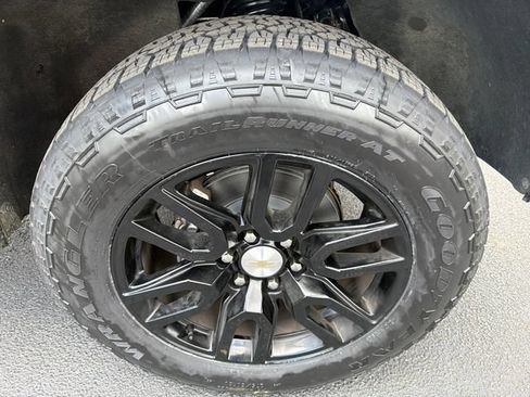 Used 2025 Chevrolet Colorado LT w/ Advanced Trailering Package AWD/4WD image 12