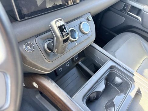Used 2024 Land Rover Defender 110 X-Dynamic SE image 7