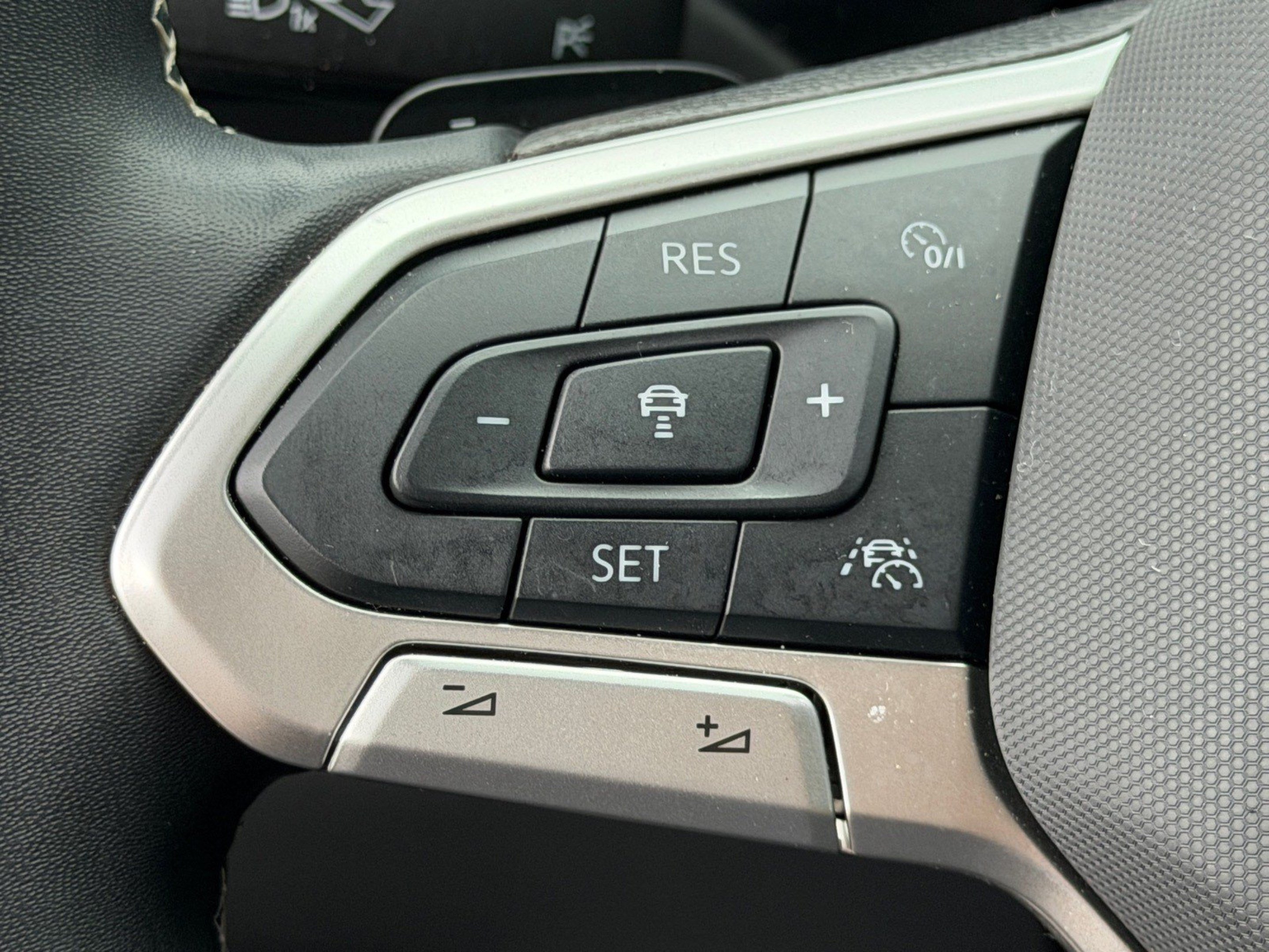 Used 2024 Volkswagen Atlas SE FWD image 29