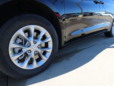 New 2026 Chrysler Pacifica Limited image 11