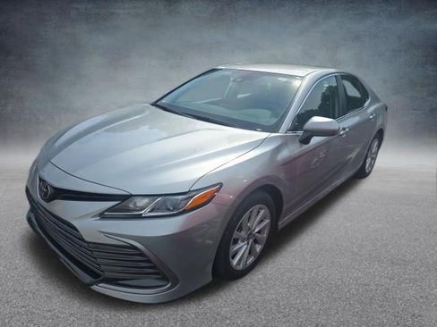 Used 2024 Toyota Camry LE FWD image 4
