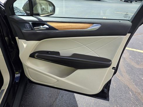 Used 2015 Lincoln MKC FWD w/ Equipment Group 101A Select image 11