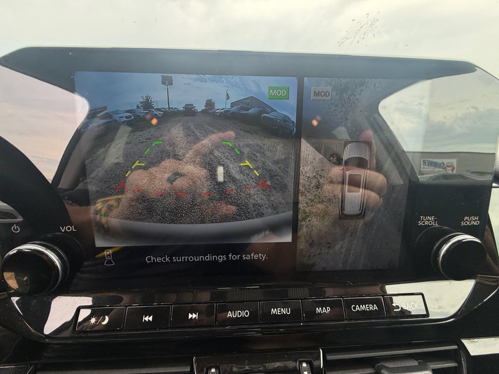 Used 2025 Nissan Pathfinder SL AWD/4WD image 28