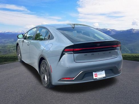 Used 2024 Toyota Prius LE FWD image 3