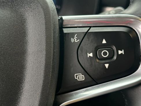 Used 2023 Volvo XC40 B4 Core w/ Convenience Package image 30