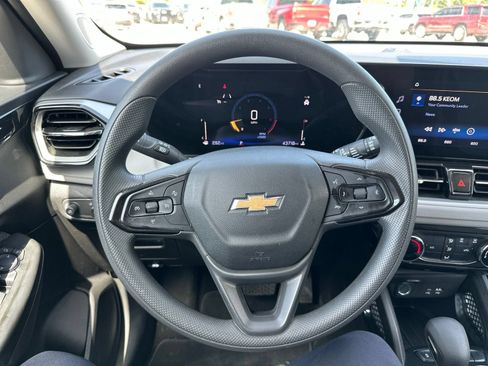 Used 2025 Chevrolet TrailBlazer LT FWD image 9