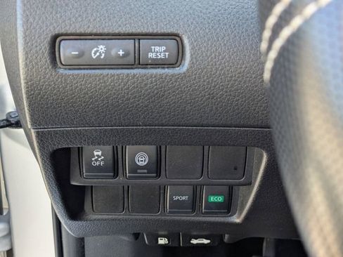 Used 2020 Nissan Rogue Sport S image 16