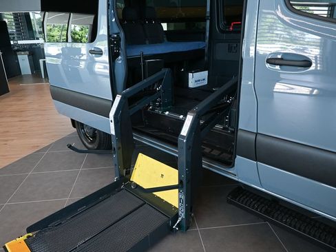 Used 2025 Mercedes-Benz Sprinter 2500 image 36