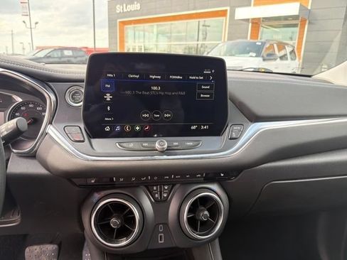 Used 2025 Chevrolet Blazer LT FWD image 38